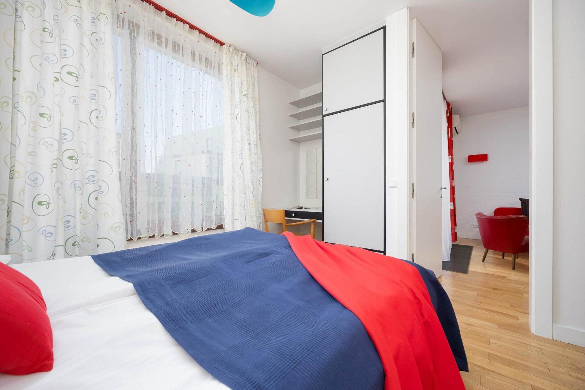 Leszczynska American Retro With Balcony Warsaw's Powisle By Renters Apartament Warszawa