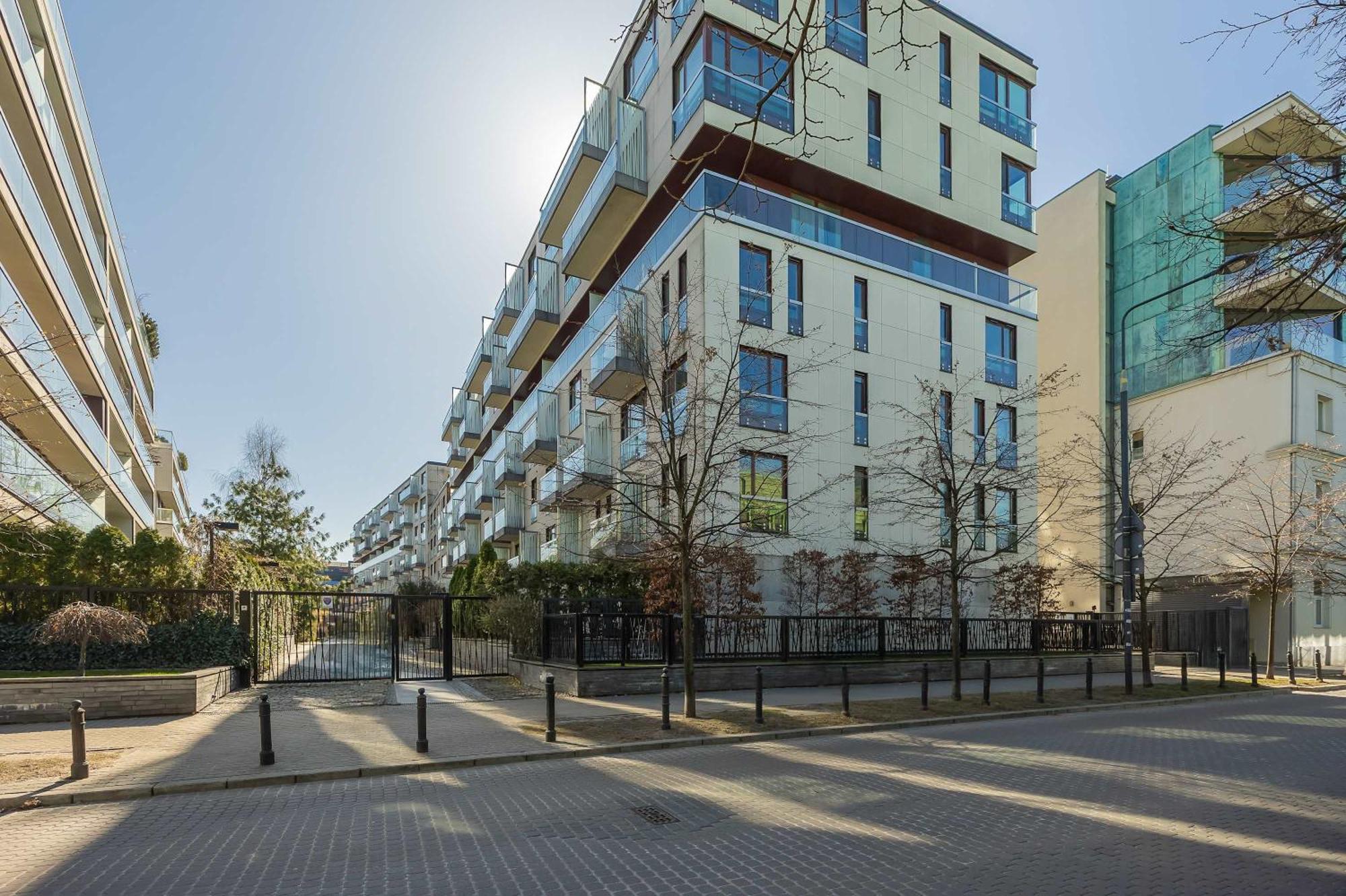 Leszczynska American Retro With Balcony Warsaw's Powisle By Renters *