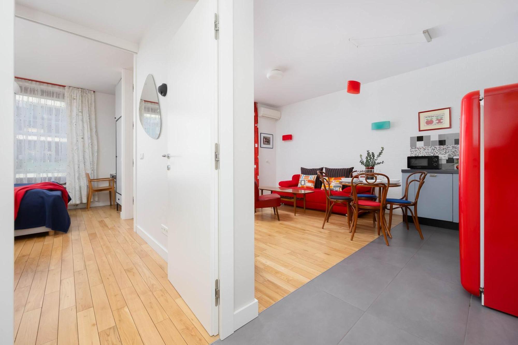Leszczynska American Retro With Balcony Warsaw's Powisle By Renters *