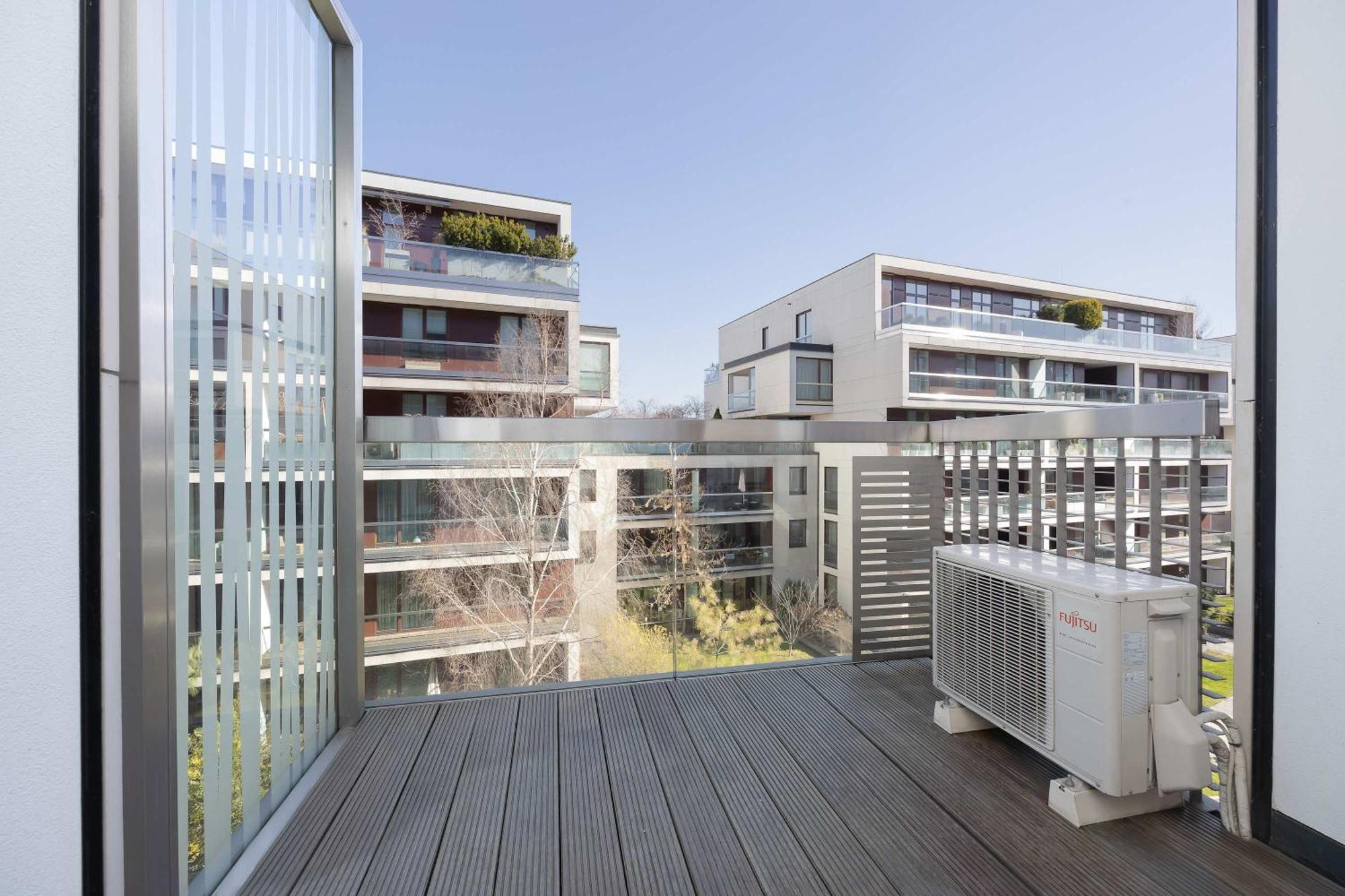 Leszczynska American Retro With Balcony Warsaw's Powisle By Renters Apartament