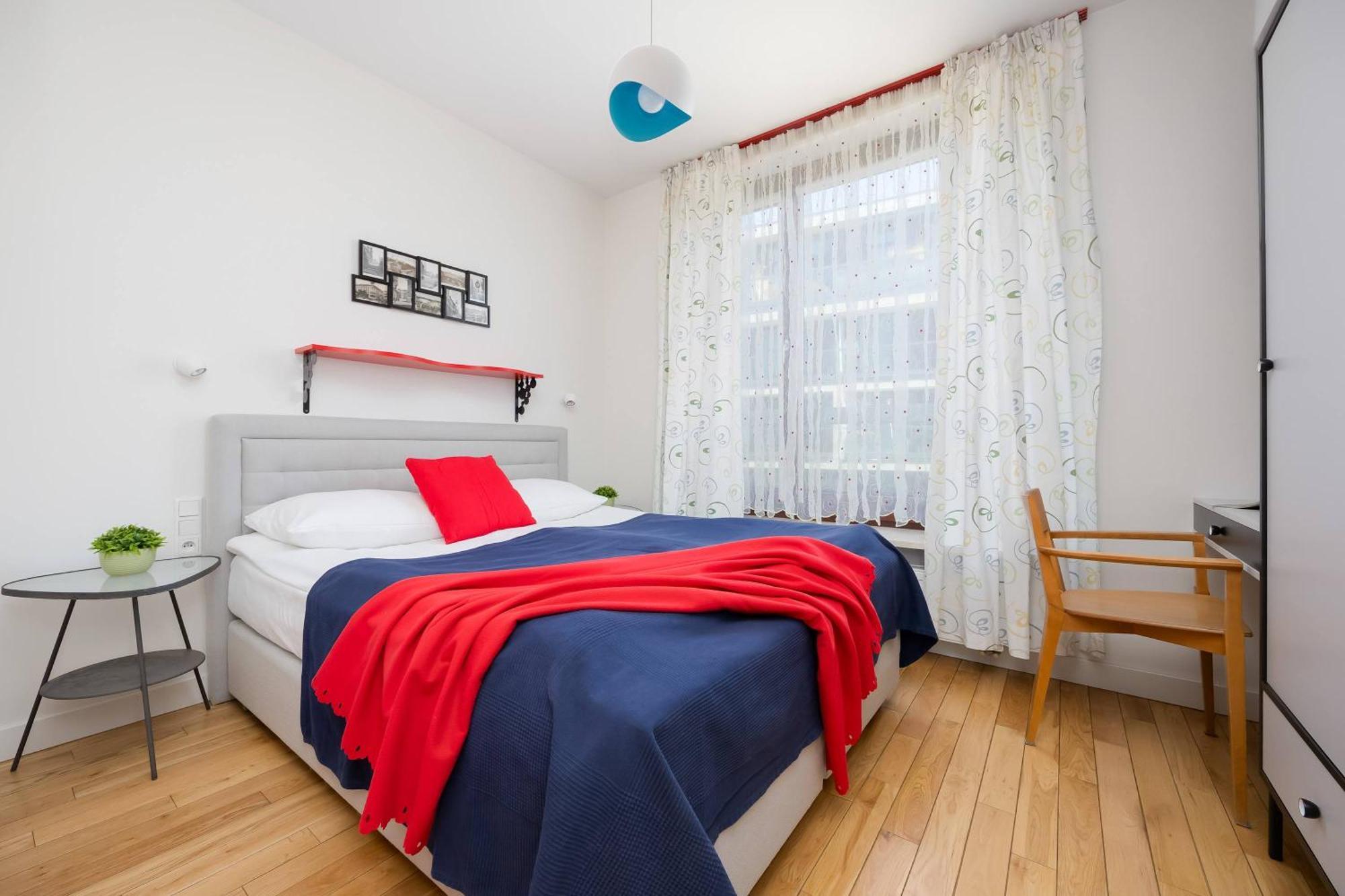Leszczynska American Retro With Balcony Warsaw's Powisle By Renters Warszawa